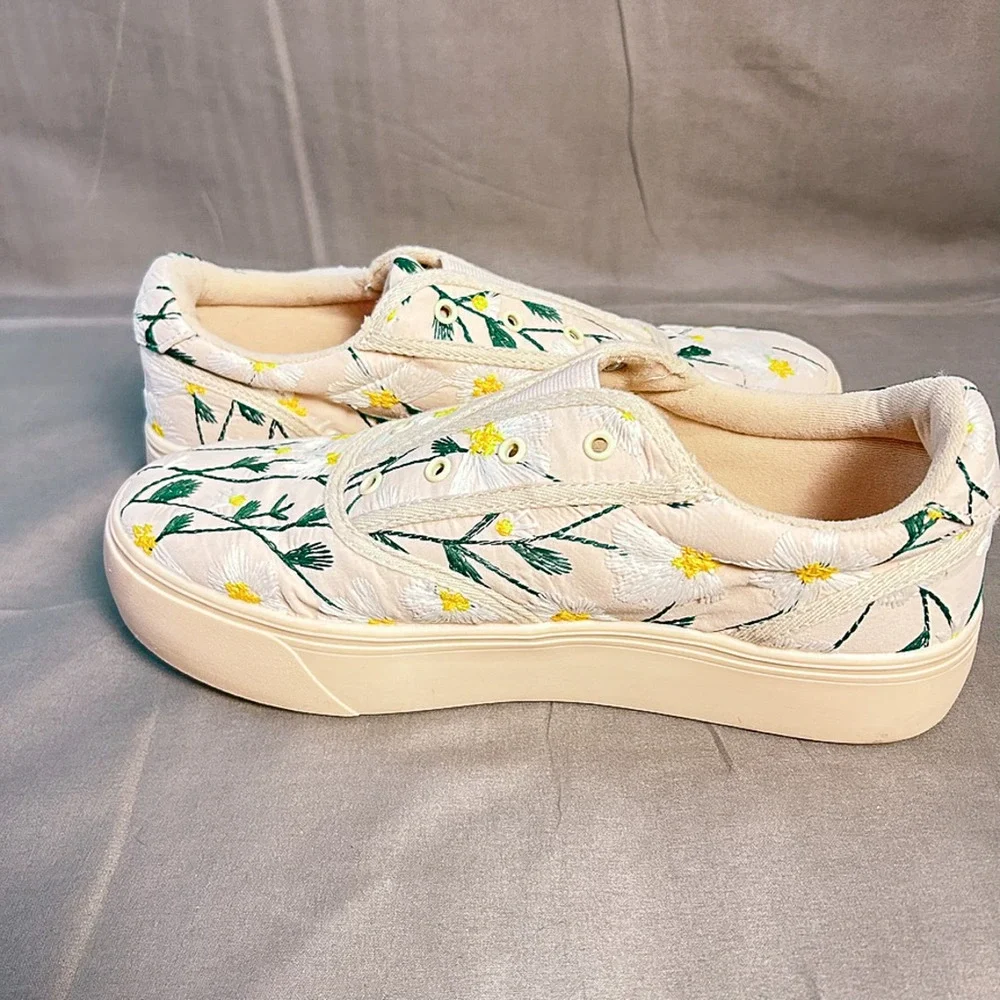 RocketDog Daisy Embroidered Platform Slip-On Sneakers — Cream Floral Canvas 11
